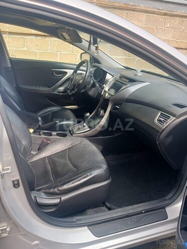 Hyundai Elantra-9