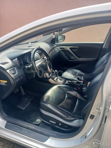 Hyundai Elantra-10