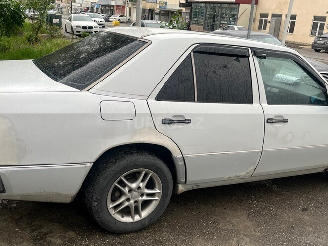 Mercedes 200 D-2