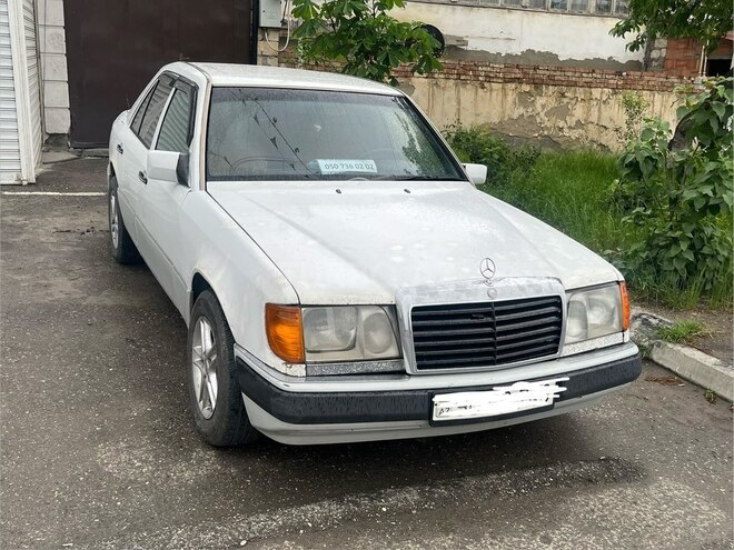 Mercedes 200 D-1