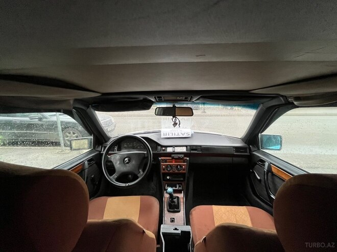 Mercedes 200 D-5