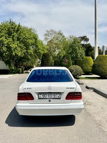 Mercedes E 240-2