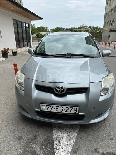 Toyota Auris-1