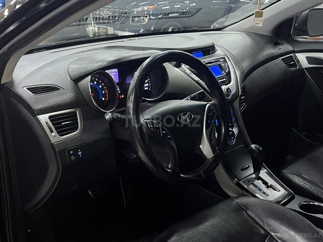 Hyundai Elantra-15