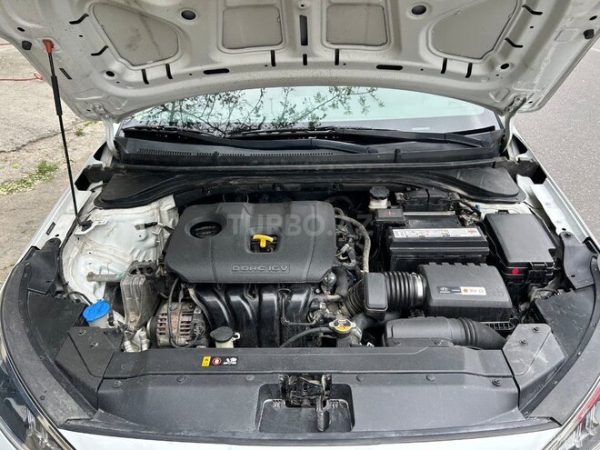 Hyundai Elantra-7