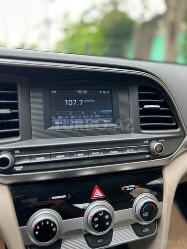 Hyundai Elantra-9