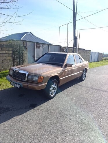 Mercedes 190-2