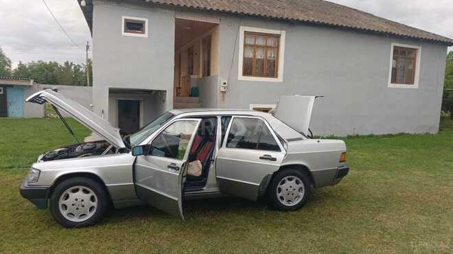 Mercedes 190-17