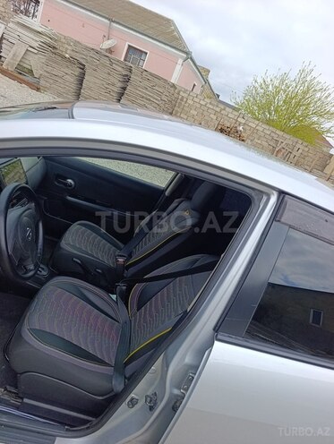 Nissan Tiida-5
