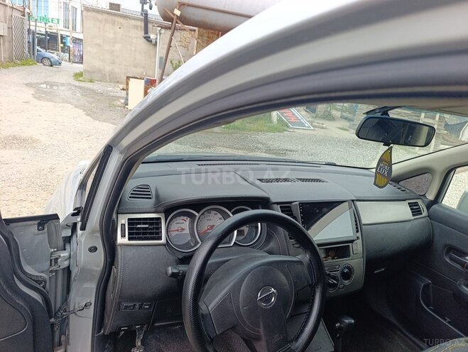 Nissan Tiida-7