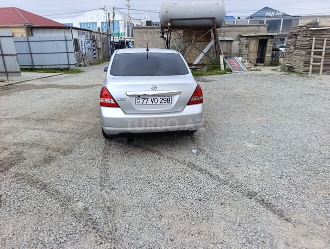 Nissan Tiida-2