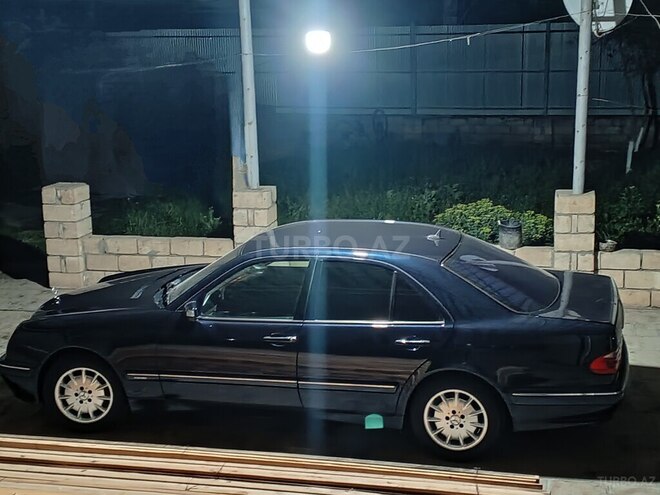Mercedes E 240-12