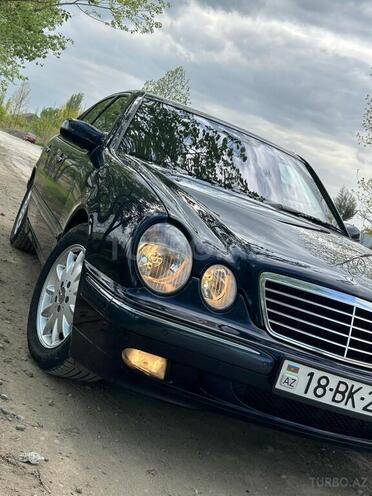 Mercedes E 240-2