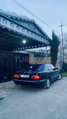 Mercedes E 240-11