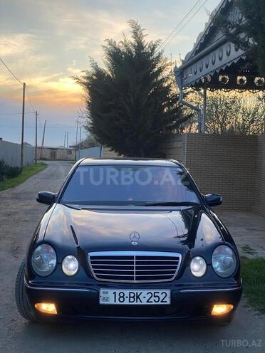 Mercedes E 240-1