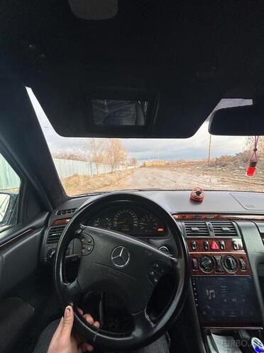 Mercedes E 240-7