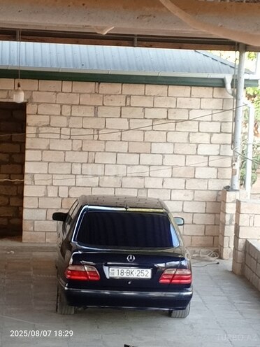 Mercedes E 240-3