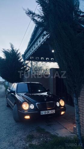 Mercedes E 240-10