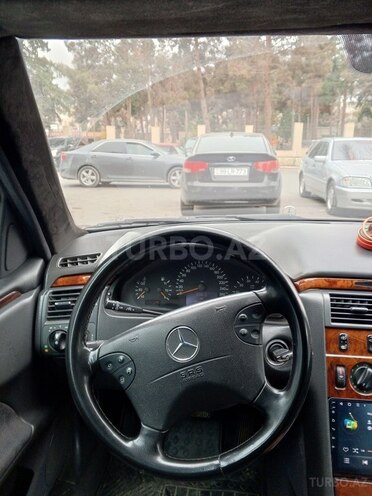 Mercedes E 240-5