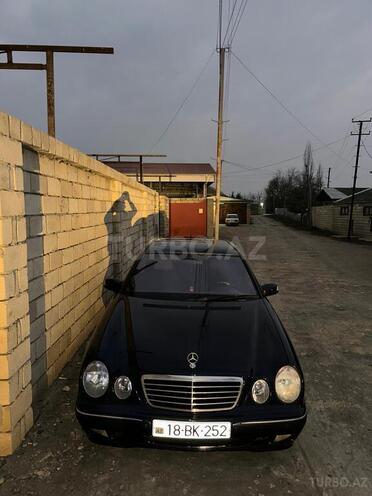 Mercedes E 240-6