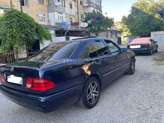 Mercedes E 200-13