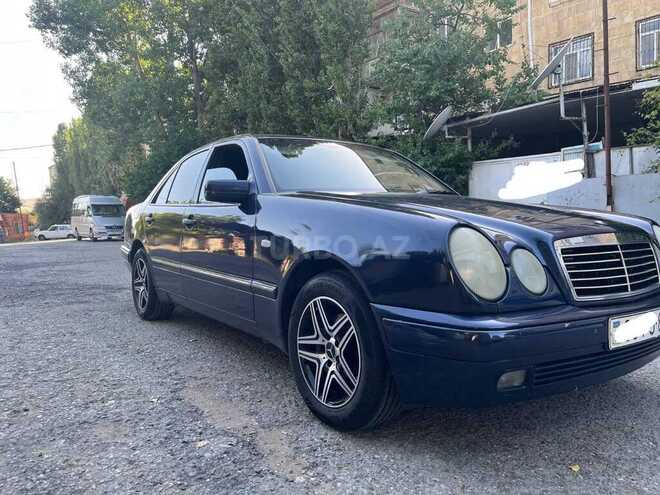 Mercedes E 200-17