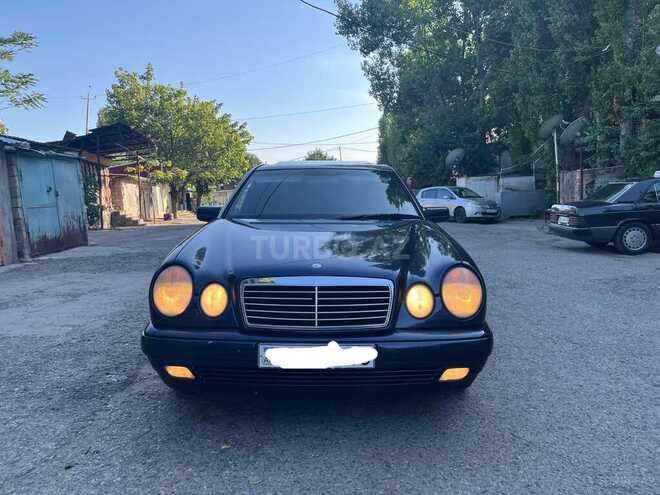 Mercedes E 200-19