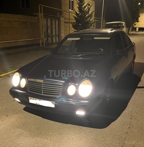 Mercedes E 200-1