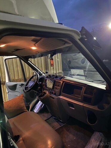 Ford Transit-10