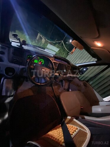 Ford Transit-9