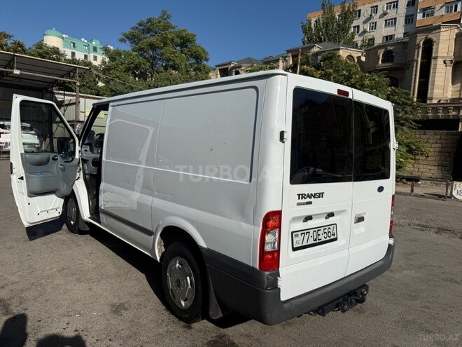 Ford Transit-13