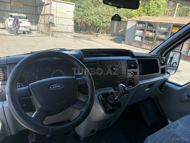 Ford Transit-7