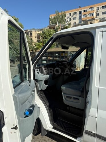 Ford Transit-9