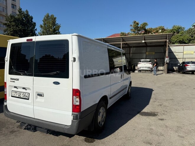 Ford Transit-10