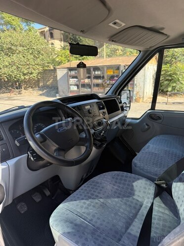 Ford Transit-8