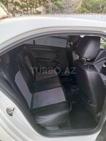 Skoda Rapid-12