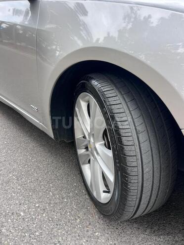 Chevrolet Cruze-12