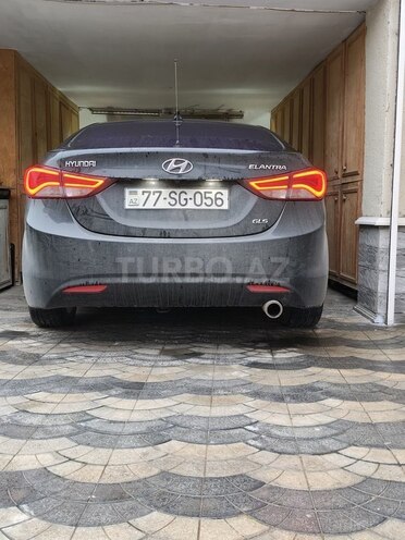 Hyundai Elantra-12