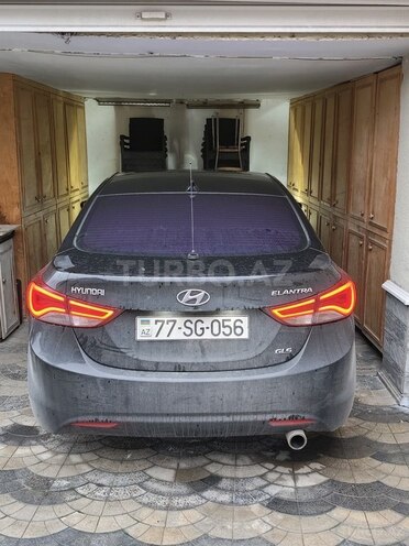 Hyundai Elantra-11