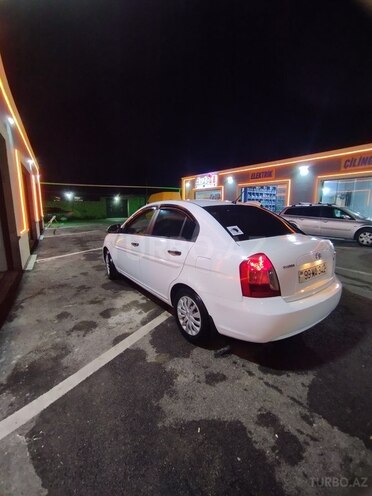 Hyundai Accent-7