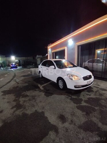 Hyundai Accent-4