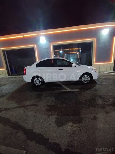 Hyundai Accent-5