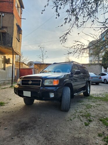 Nissan Pathfinder-2