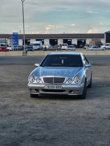 Mercedes E 240-1