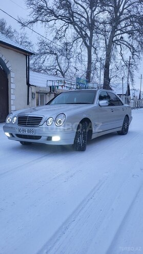 Mercedes E 240-3
