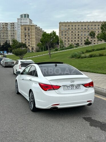 Hyundai Sonata-14