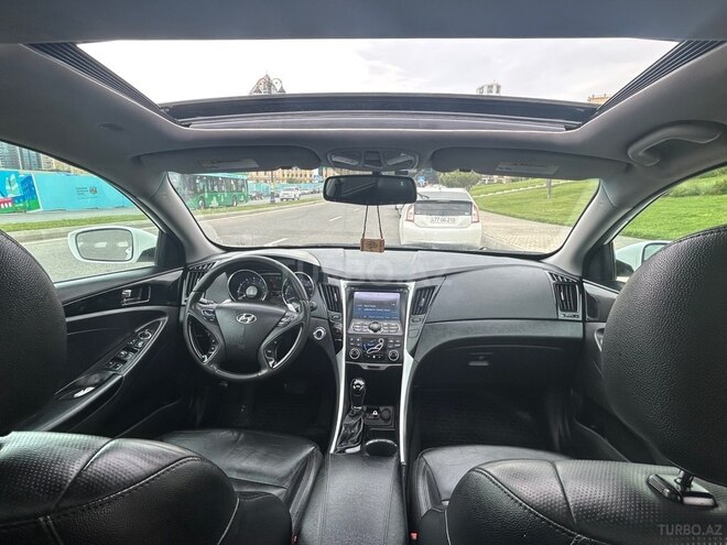Hyundai Sonata-12