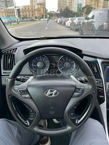 Hyundai Sonata-15