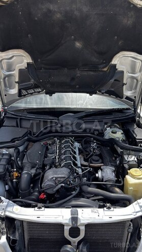 Mercedes E 270-10