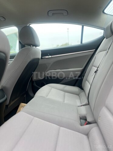Hyundai Elantra-8